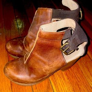 The cutest fall clogs!